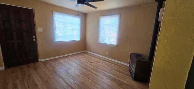 Building Photo - 1 bedroom casita