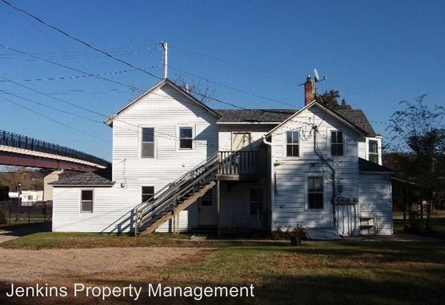 Building Photo - 1143 7th Ave