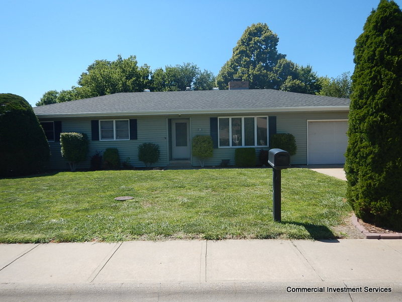 Primary Photo - 202 S Baytree Ave