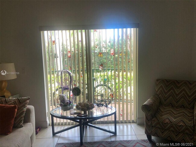 Foto del edificio - 7210 NW 114th Ave