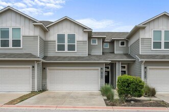 Building Photo - 1805 Roseburg Dr