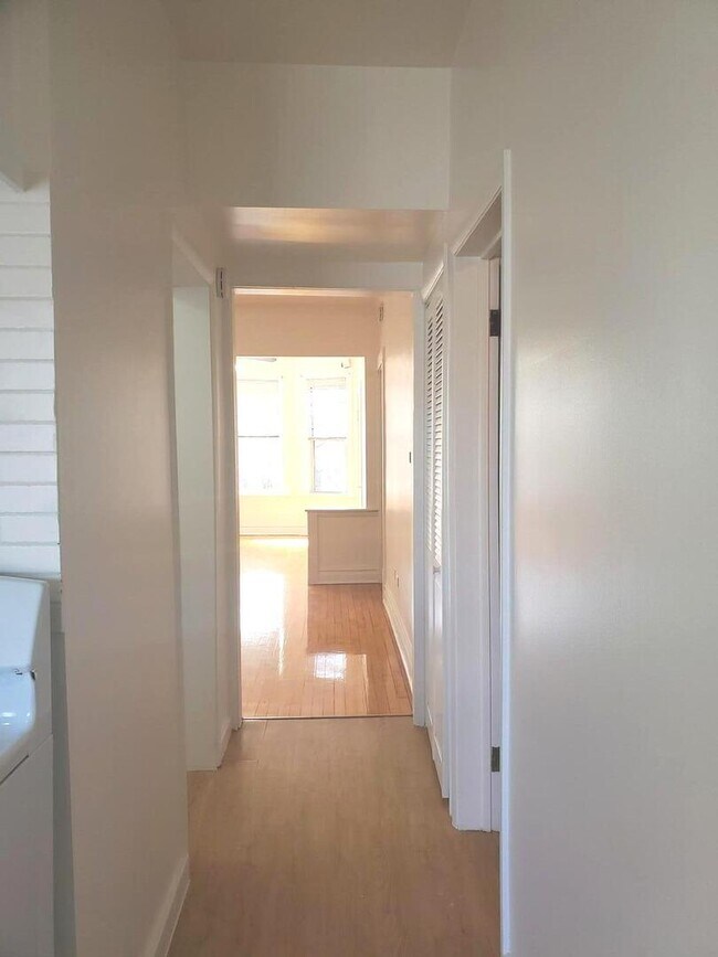 Foto del edificio - 3751 N Troy St