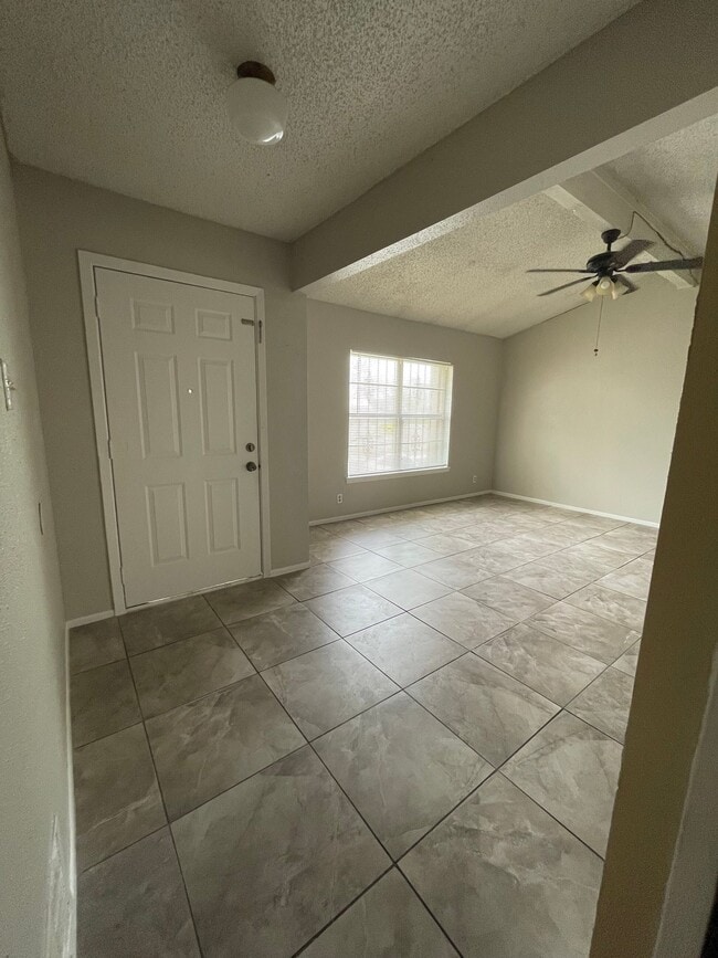 Building Photo - 11630 Spring Trail Dr