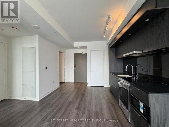 Photo du bâtiment - 448 Burnhamthorpe Rd W