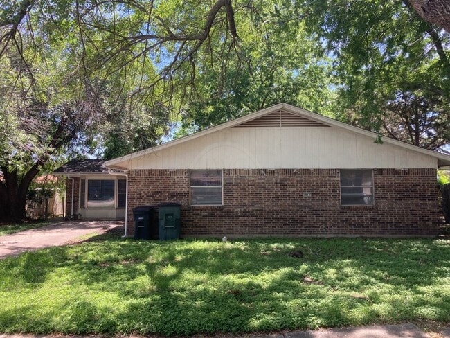 Building Photo - 1814 Gaynor Dr