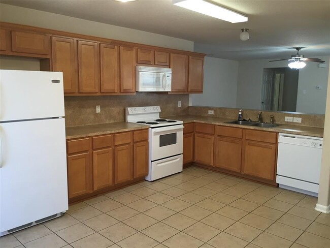 Building Photo - 605 Wades Way