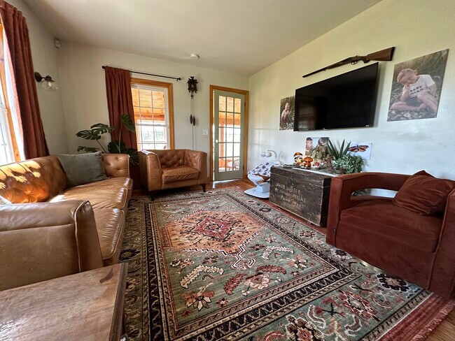 Foto del edificio - 4871 Tulls Corner Rd