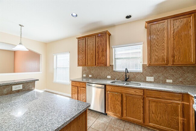 Foto del edificio - 9919 Kendahlwood Ln