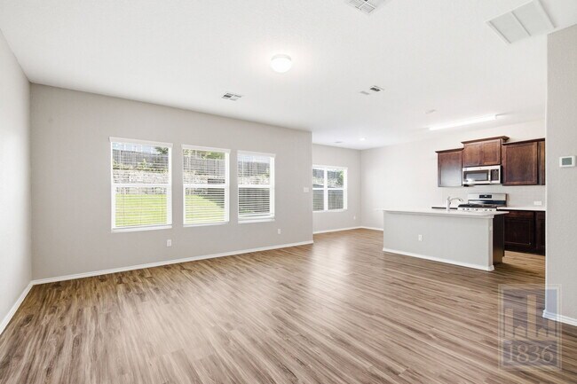 Foto del edificio - 108 Wind Flower Ln