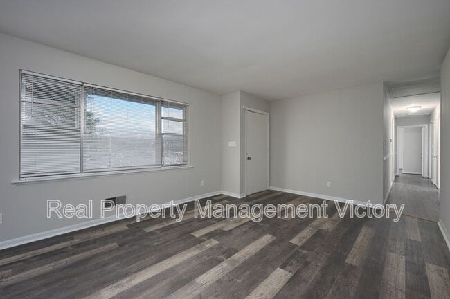 Foto del edificio - 1216 Huffman Rd