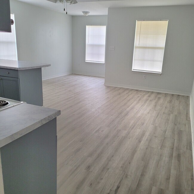 Living Area - 3633 Southward Dr