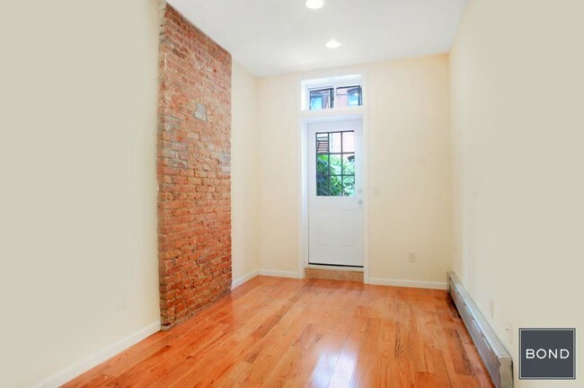Building Photo - 6075 Putnam Ave