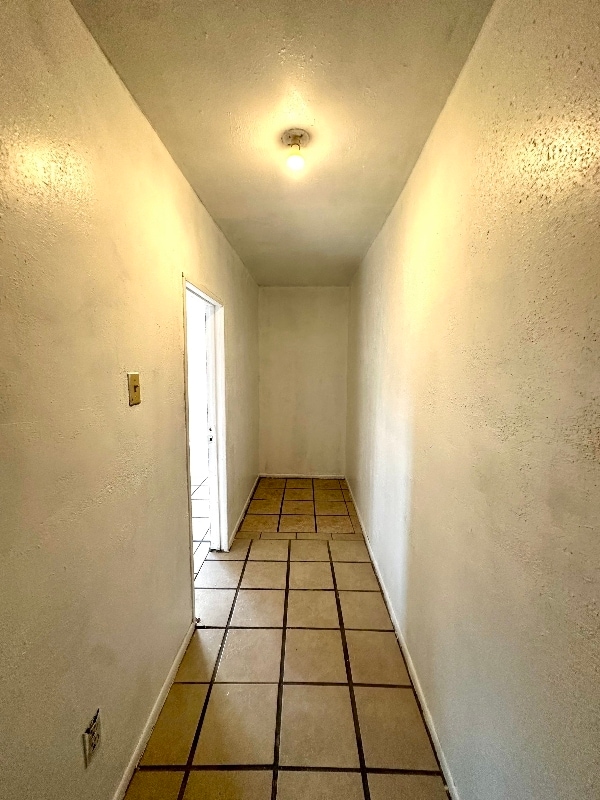 Building Photo - 1711 1/2 Agua Fria St