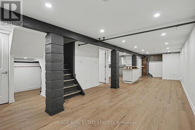 Building Photo - 10 Fir Ave