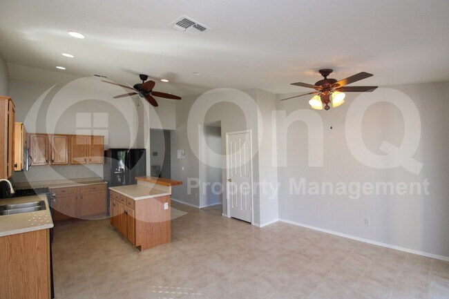 Foto del edificio - 30731 N Sunray Dr