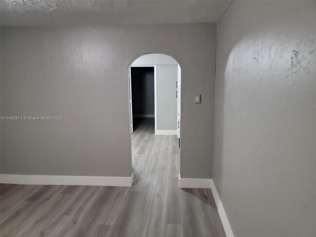 Foto del edificio - 6616 Raleigh St