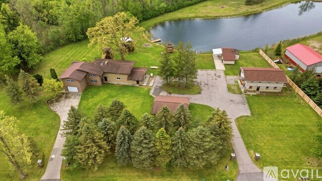 Foto del edificio - 1392 Maple Grove Rd