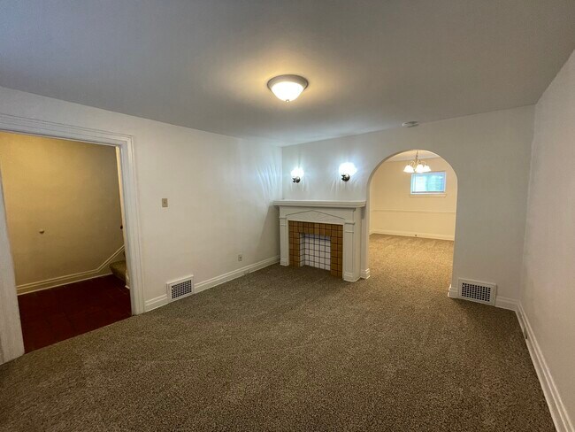 Sala de estar - 703 Kahkwa Blvd