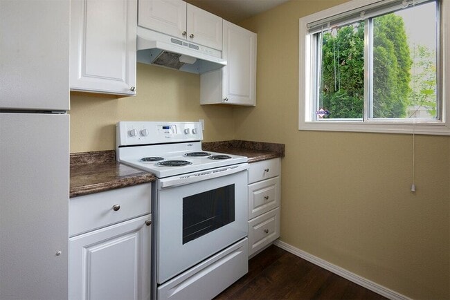 Building Photo - 12400 SW Gingham Ln