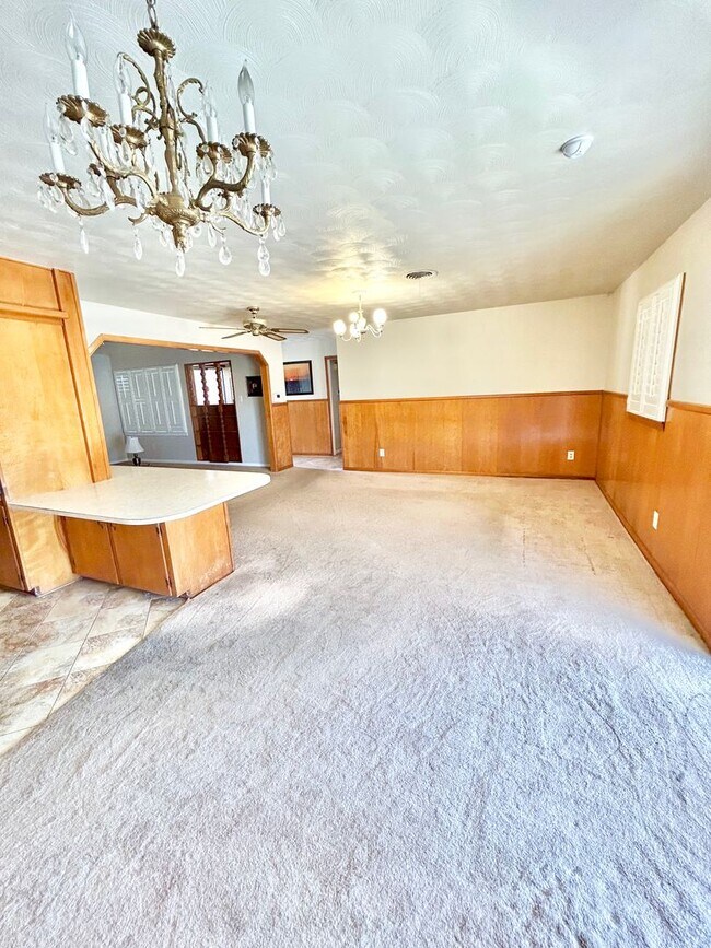 Foto del edificio - 3 bed 2 bath near the west loop Now available