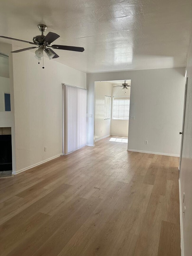 Foto del edificio - 930 N Mesa Dr