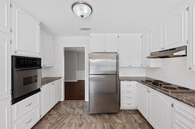 Building Photo - 7007 Edgefield Dr