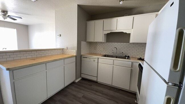 Building Photo - 4203 Deek Dr