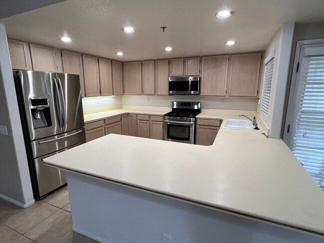 Building Photo - SPACIOUS CONTEMPORARY 3 BEDROOM CONDO WITH GARAGE!