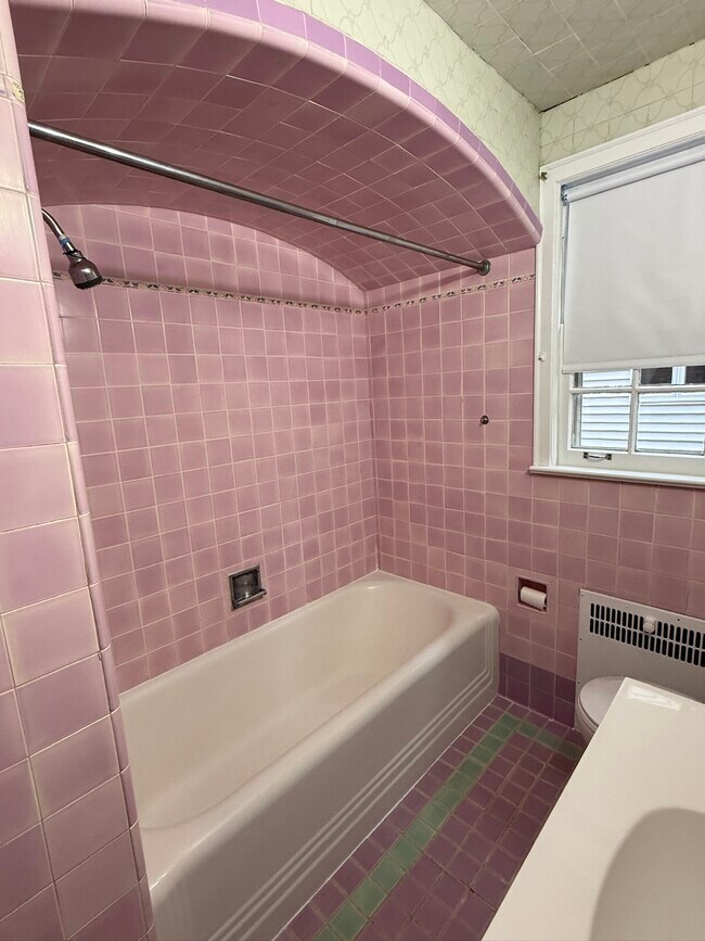 Foto del edificio - 221 Everett Pl