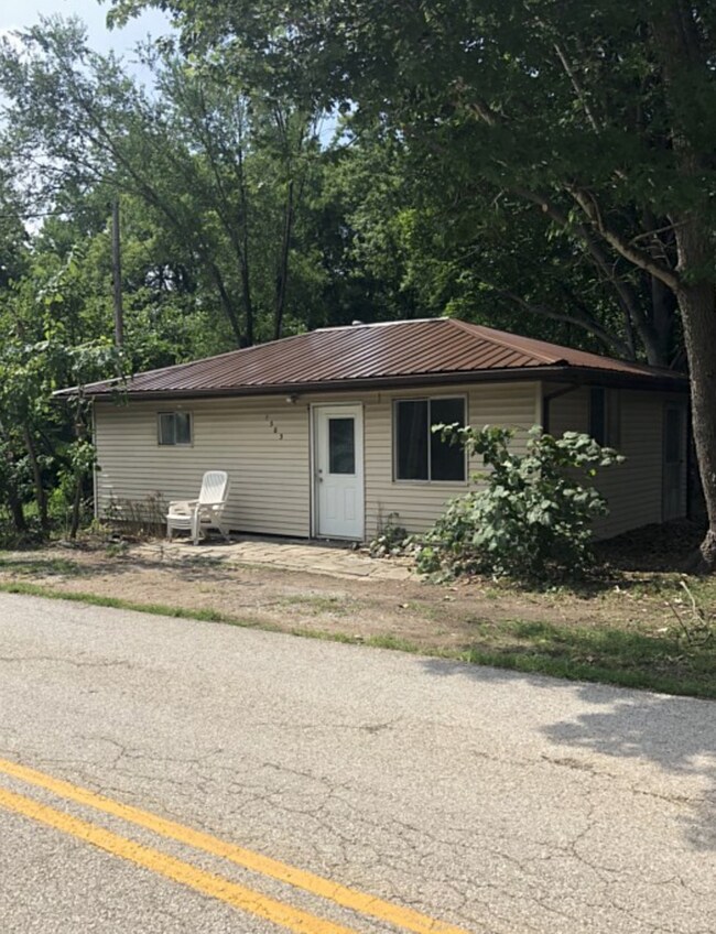 Foto del edificio - One bedroom home just minutes from Bloomington's east side!