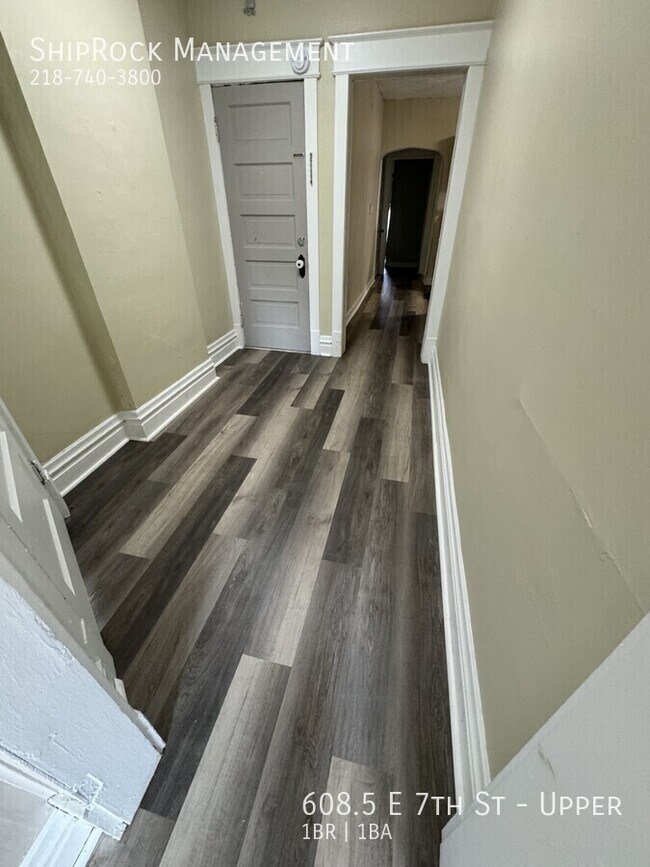 Building Photo - 608.5 E 7th St