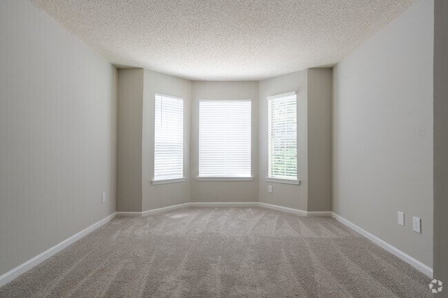 1BR, 1BA - 712SF - Flats on Maple Street