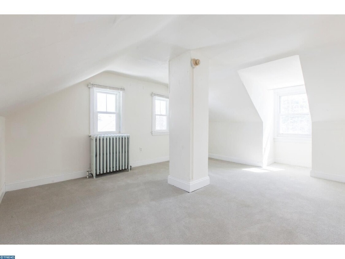 Primary Photo - Beautifully Renovated 4 Bedroom, 1.5 Bath ...