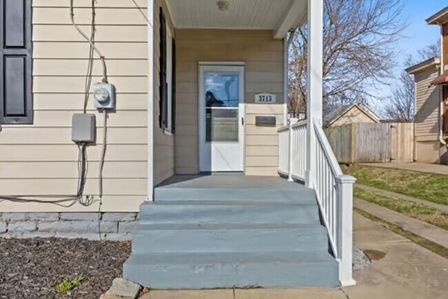 Foto del edificio - CHEVIOT:  Adorable 2+ bed 1.5 bath 2 story w 2 car garage