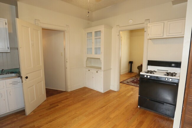 Building Photo - 1113 W Patterson Ave