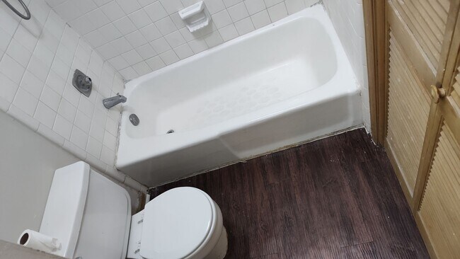 Foto del edificio - 2359 Claremont Ln