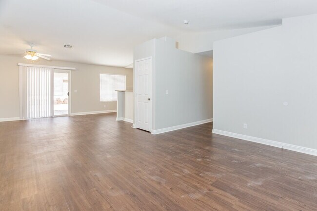 Foto del edificio - 4030 W Red Coach Ave