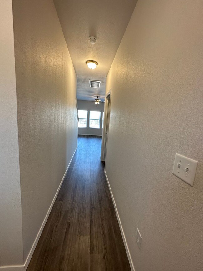 Building Photo - *Valentine's Day Special!* Three Bedroom |...