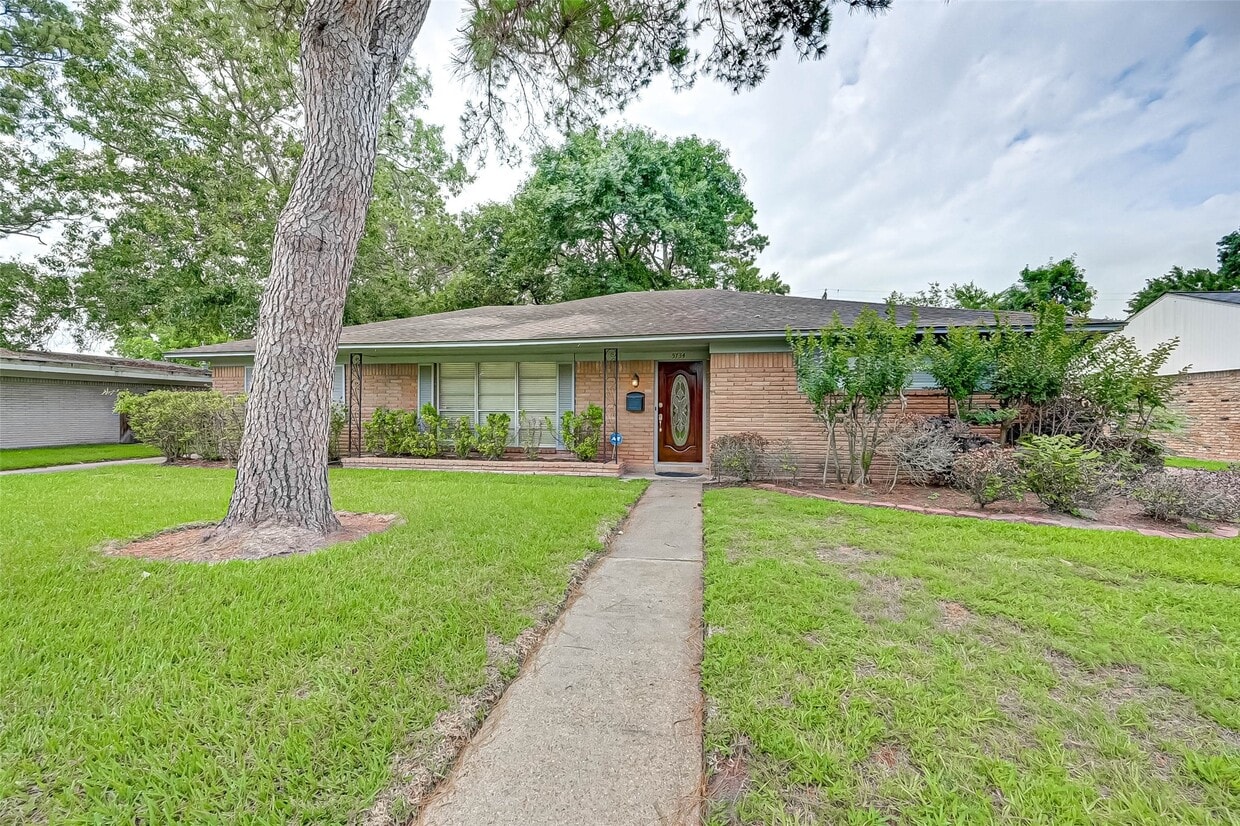 Foto principal - 5734 Spellman Rd