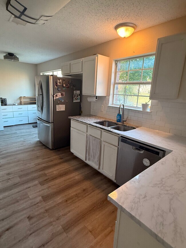 Building Photo - 4329 Apple Dr