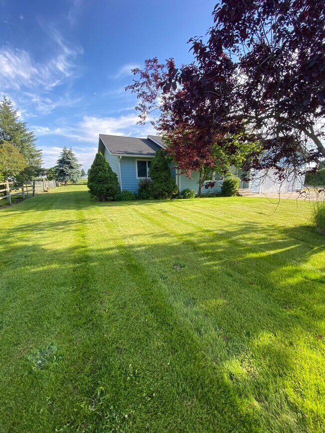 Building Photo - LACEY AVENUE HOME WITH SHOP (APP#141)