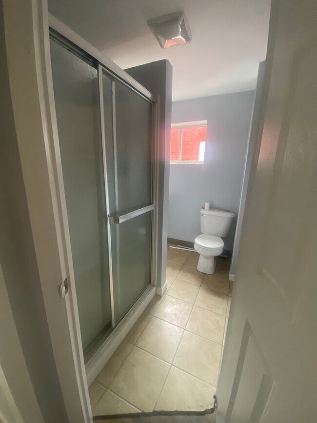 Foto del edificio - 3424 1/2 Ward St