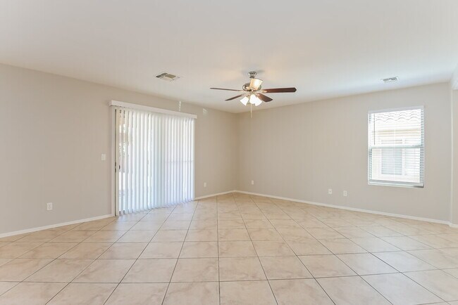 Foto del edificio - 664 W Amber Sun Dr