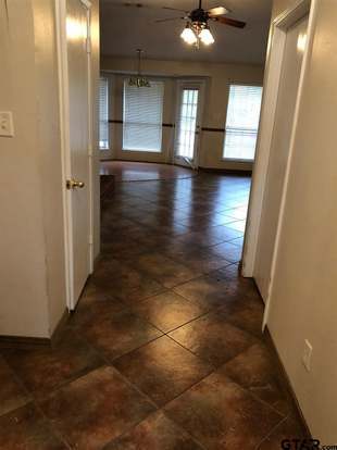 Foto del edificio - 221 Frederick Cir