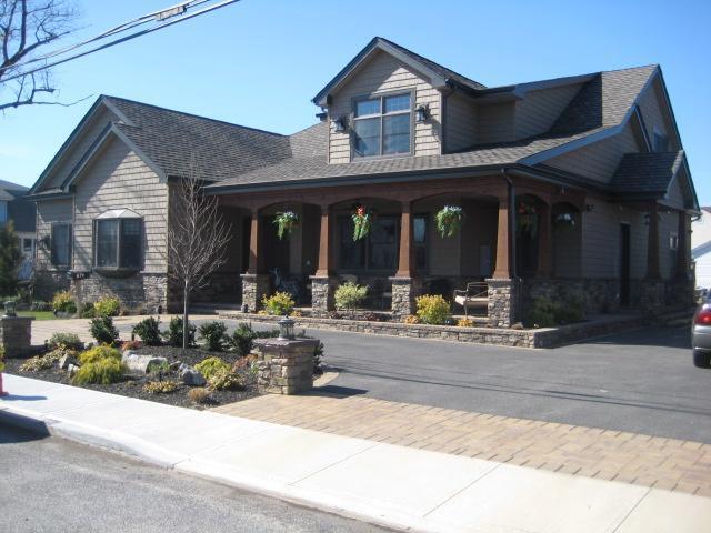 Primary Photo - 814 Pine Pl