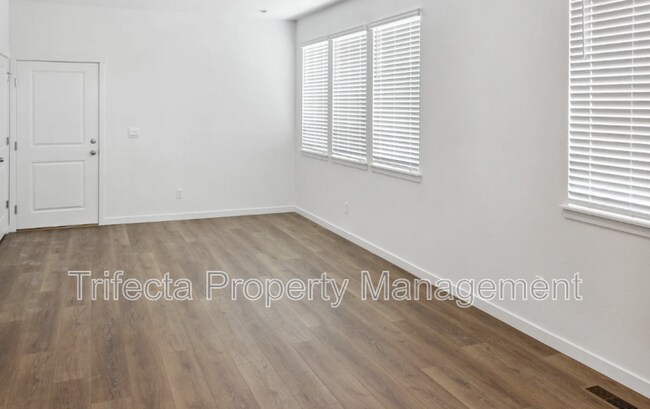 Foto del edificio - 632 Thoroughbred Ln