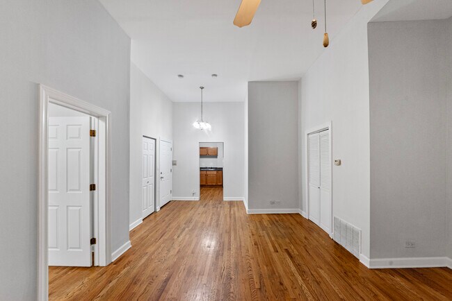 Building Photo - 1539 N Milwaukee Ave