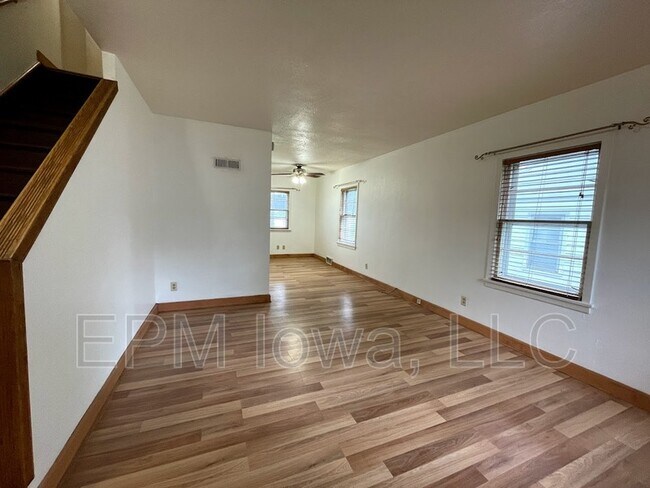 Building Photo - 1112 Byron Ave