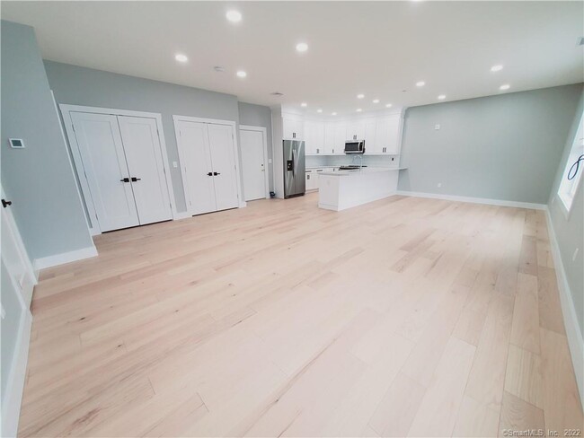 Foto del edificio - 492 Glenbrook Rd