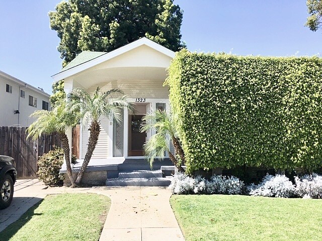 Foto principal - 1323 N June St